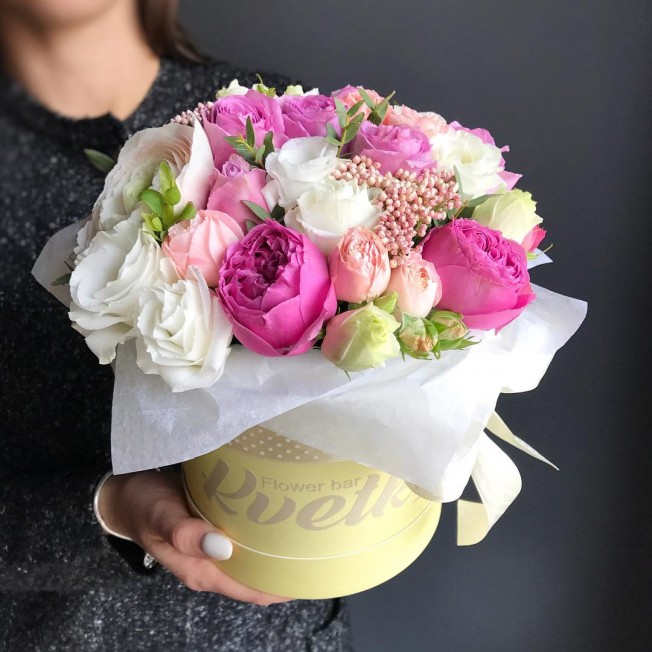 Flowers in a box №61 - peony roses, eustoma, ranunculus, ozothamnus